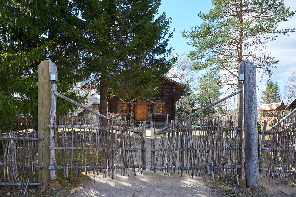 Снять Резной дом в деревне Мандроги | Мандроги Удивительная Деревня в Ленинградской области